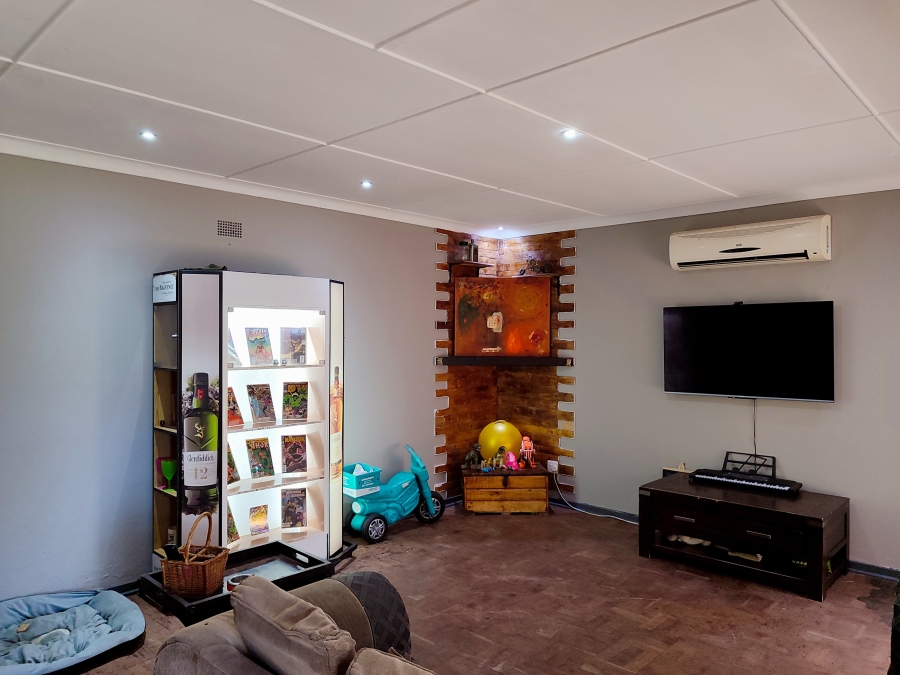 5 Bedroom Property for Sale in Songloed North West